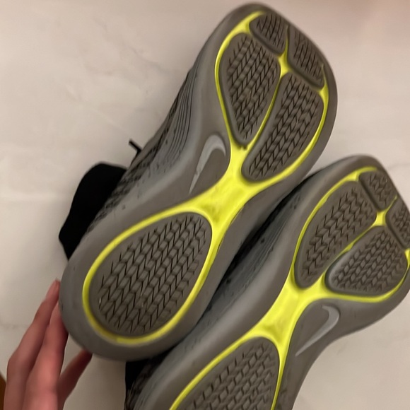 Nike LunarEpic Flyknit Shield Black Metalic Silver Shoes slightly used - Picture 5 of 7